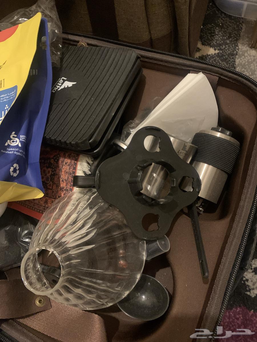 Coffee set with its scale and bag64459320231555111