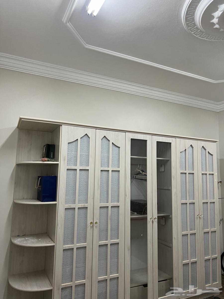 Bedroom with table and TV table64459123998595110