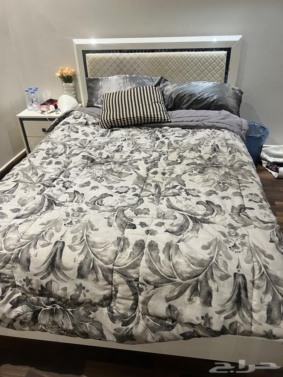 سرير وكمدينه للبيع بدون المرتبه مقاس السرير 120سم في 20064464125259139112