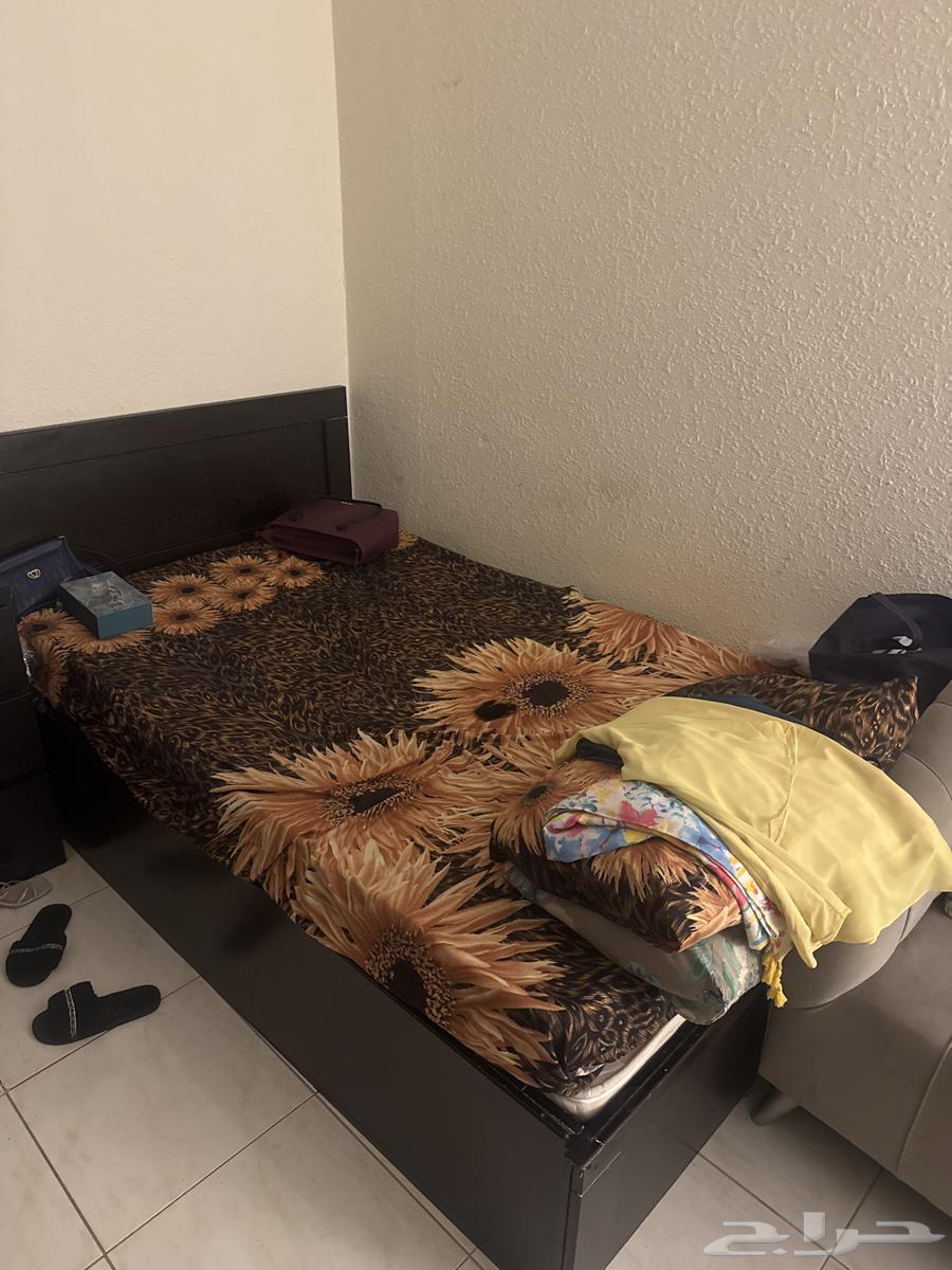 جوز سراير بحاله ممتازه جده وطقم جلوس وجزامه وكراسي عفش كام64462049002115113