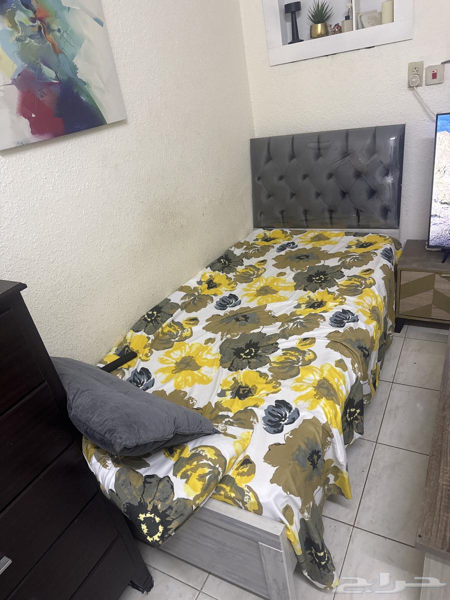 جوز سراير بحاله ممتازه جده وطقم جلوس وجزامه وكراسي عفش كام64462049002115110