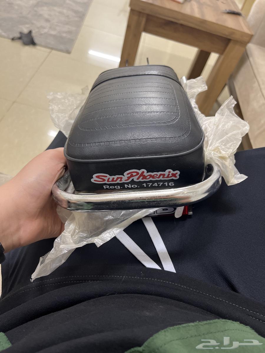 مقعدا أندنوسيا اقدم من الختم الأصفر64464027763202110