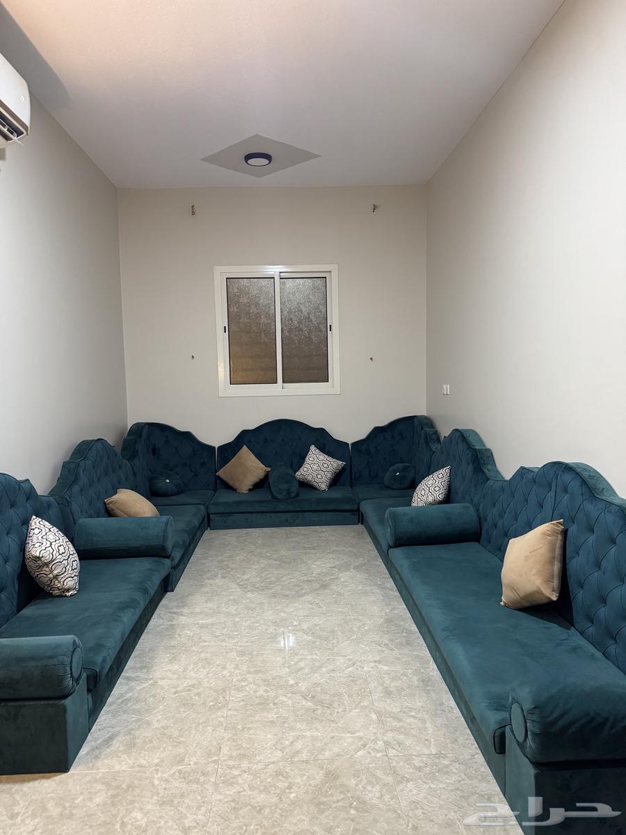 Floor sofa with curtain and floor table64462541182081110