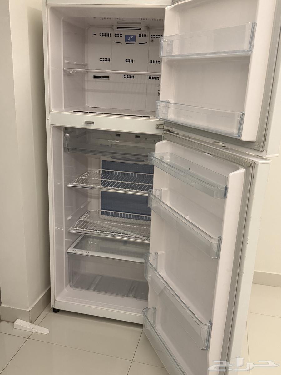 Hitachi refrigerator, very clean, compressor needs replacement, 400 SAR64457762925698110