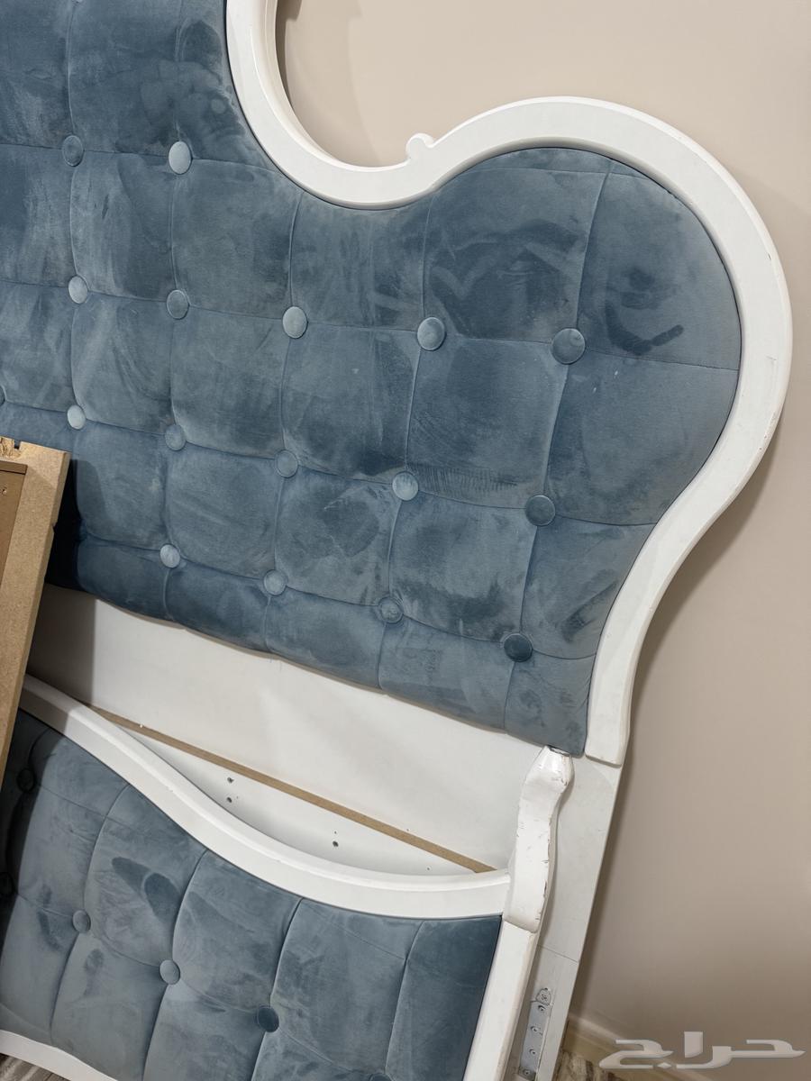 سرير مع 2 كمودينه64463874567299110