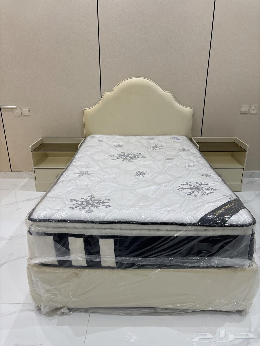 السرير والسليب فقط بالسعر الف ريال64463237807233110