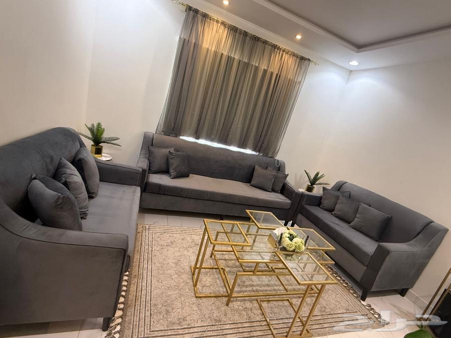 Sofa with tables64462910098562110