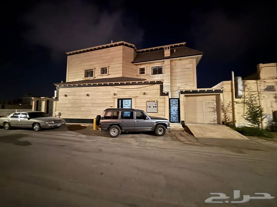 For sale villa in Al-Shiqah district, one floor and three apartments64142794302851110