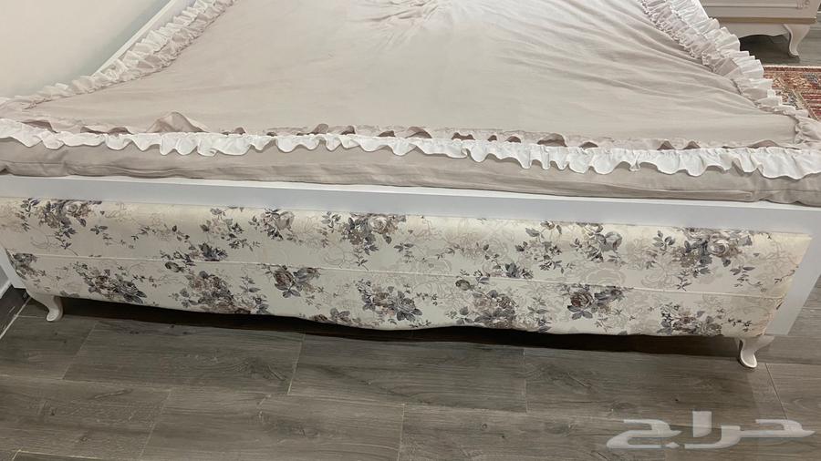 King size bed 180 x 2 with its own dresser, price on offer64461214331779112