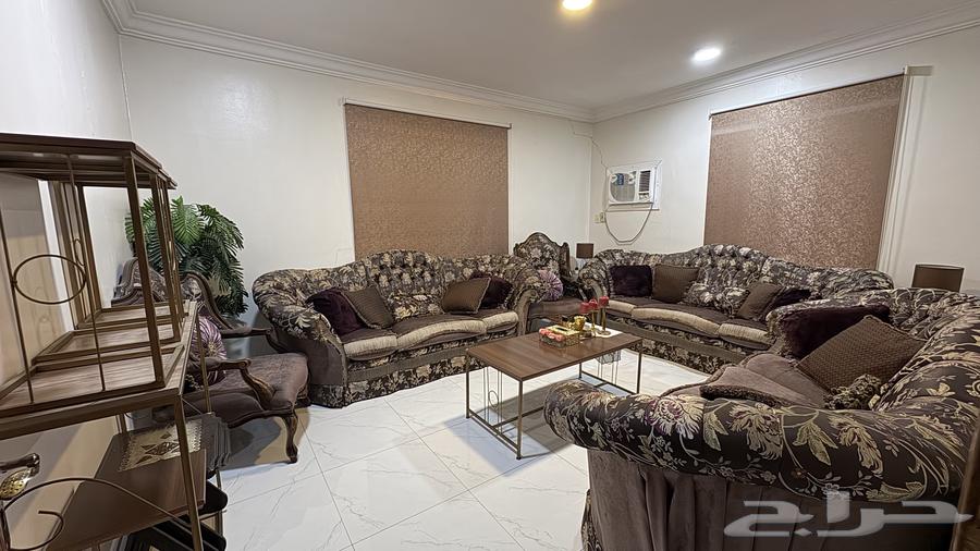 كنب نظيف سبب البيع حجمه كبير ع الغرفه64457487180547110