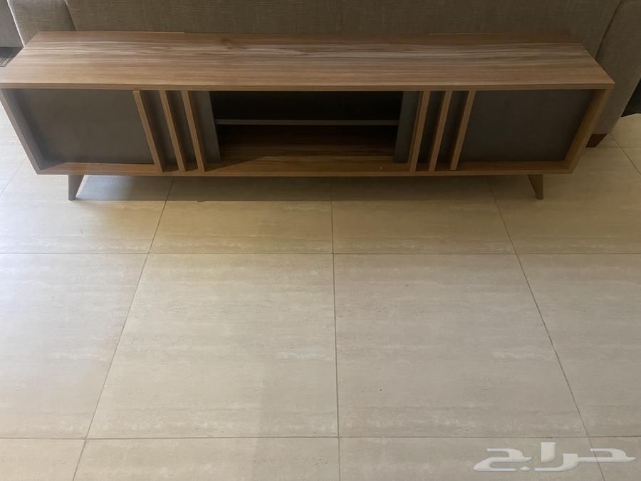 طاولة تلفزيون نظيفة ب150 ريال64461588861057110
