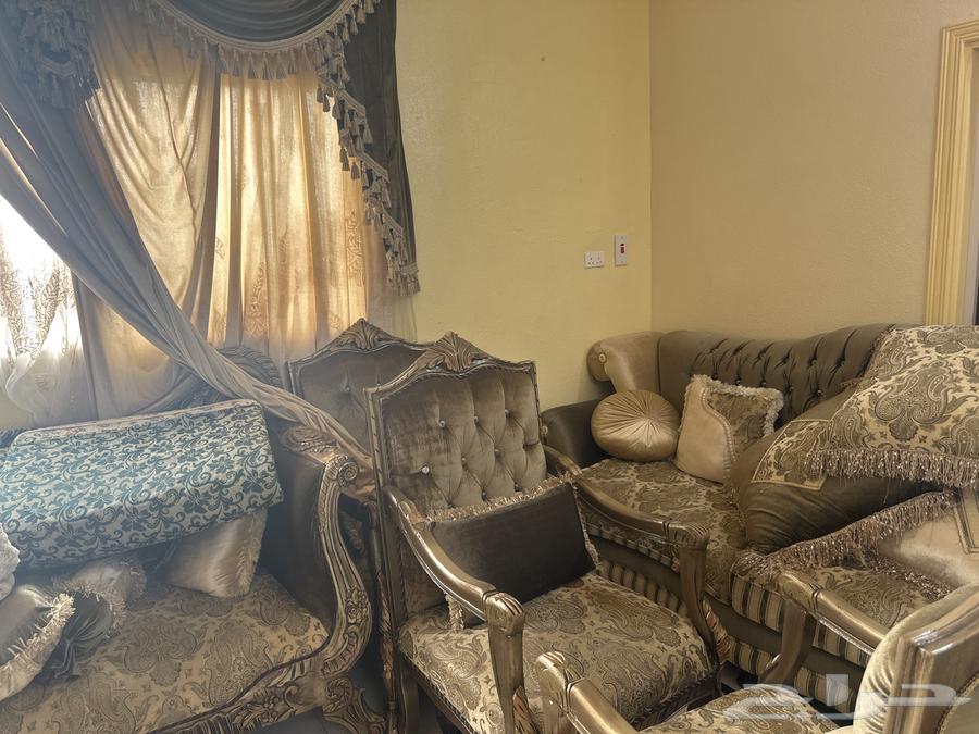 Sofa for sale, semi-new, no damages, comes with glass tables and curtains64461718857603112