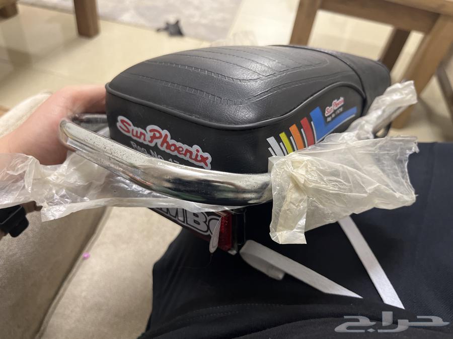 مقعدا أندنوسيا اقدم من الختم الأصفر64464027763202112