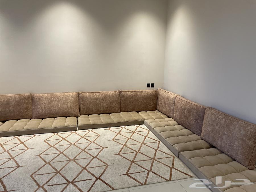 Semi-new floor session with a minor flaw, tailor fixed as shown64461801435395112