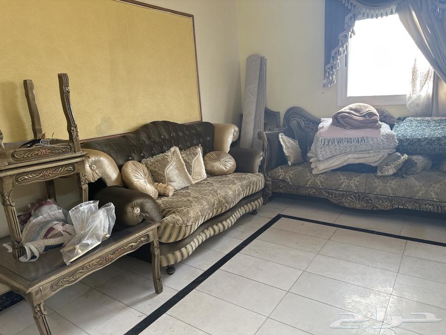 Sofa for sale, semi-new, no damages, comes with glass tables and curtains64461718857603111