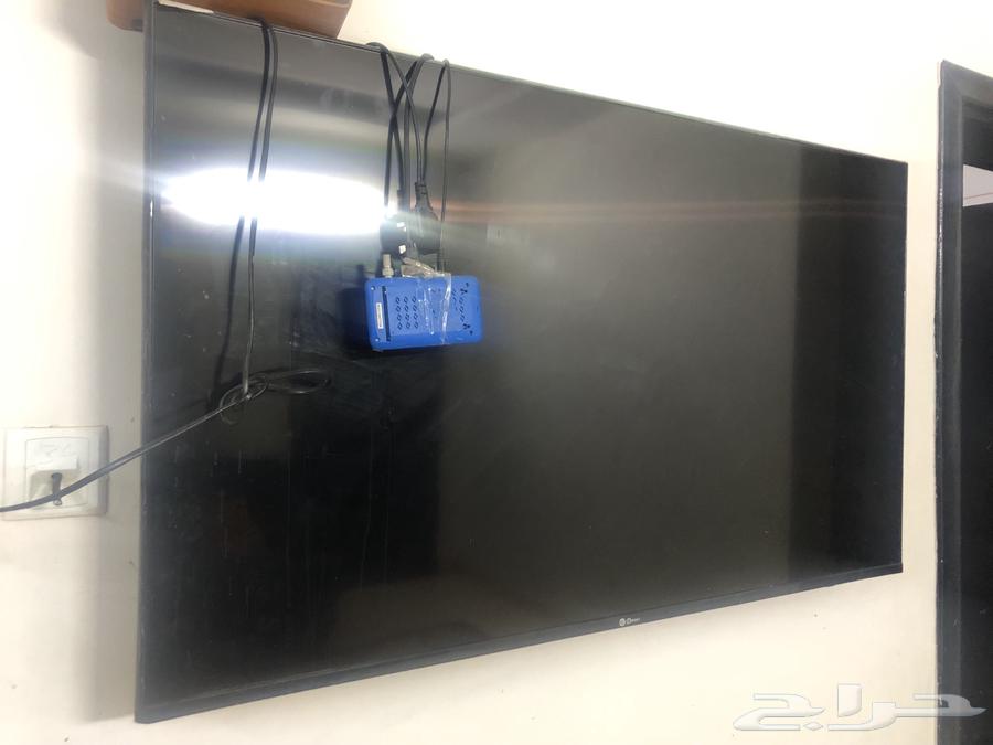 Screen with receiver and dish64458750009859110