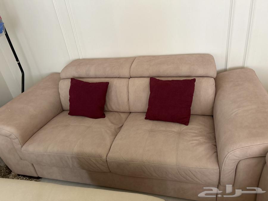 Three-piece sofa (two large pieces and one small piece) in excellent and clean condition64460270021890111