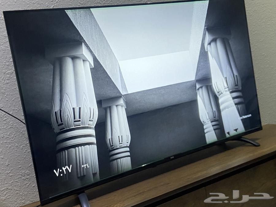 Screen and table64458704237185111