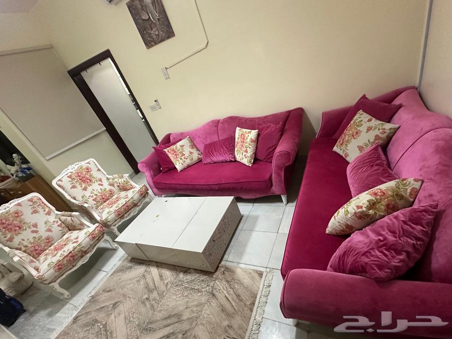 طقم كنب للبيع مع طاولة64463572781697110