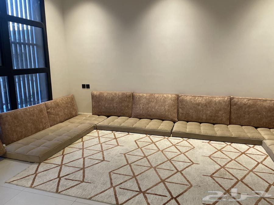 Semi-new floor session with a minor flaw, tailor fixed as shown64461801435395113