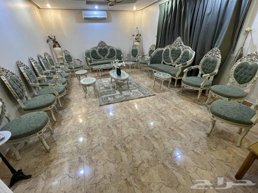 طقم كنب نظيف انتيك جودة عاليه مع طاولات فخمه64460857489154110