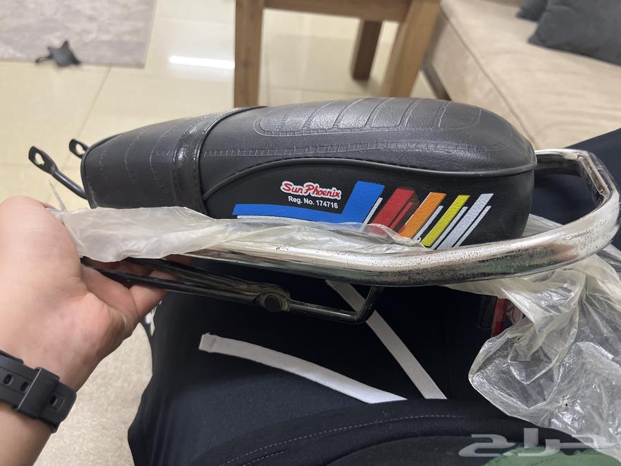 مقعدا أندنوسيا اقدم من الختم الأصفر64464027763202111