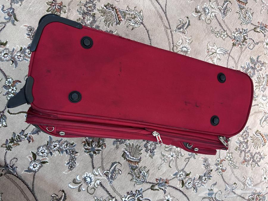 شنطة سفر حمراء 25 كيلو تقريبا64459334587906111