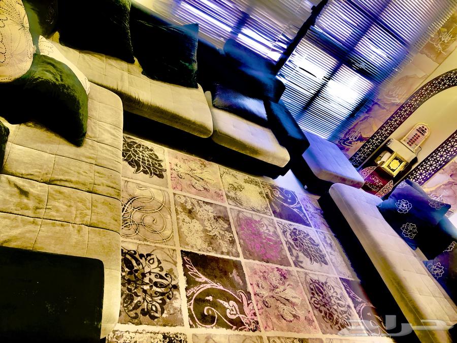 Sofa and carpet64459065172483111