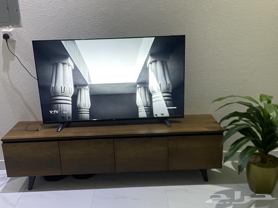 Screen and table64458704237185110