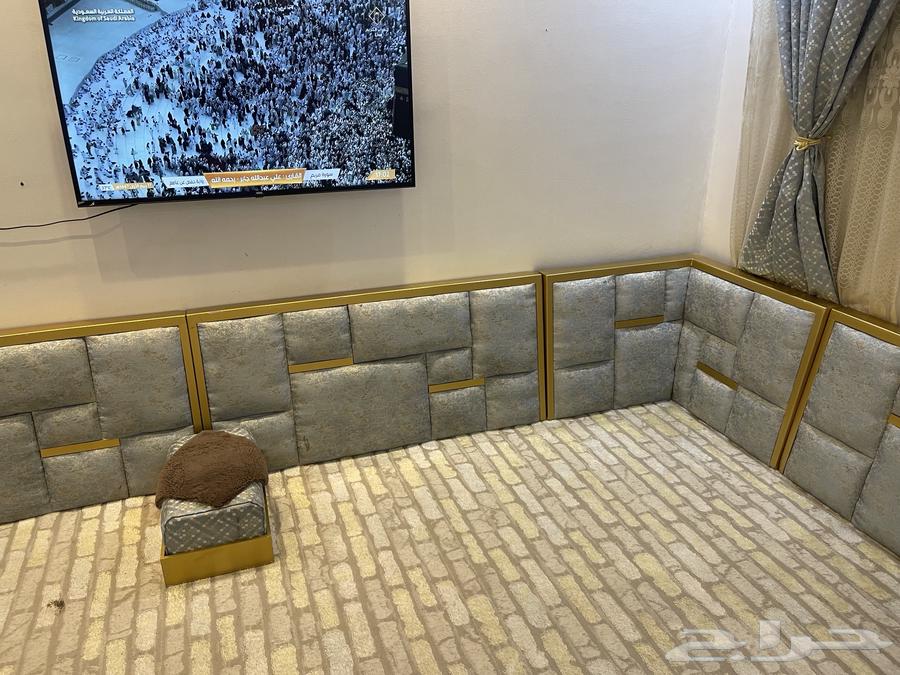 Set of four cushions and three curtains of the same color64461499314945114