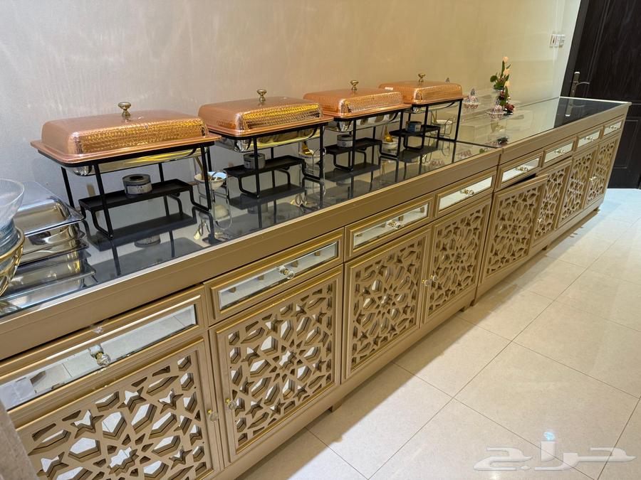 طاولة طعام مع بوفيه شبه جديدة64462910217859113