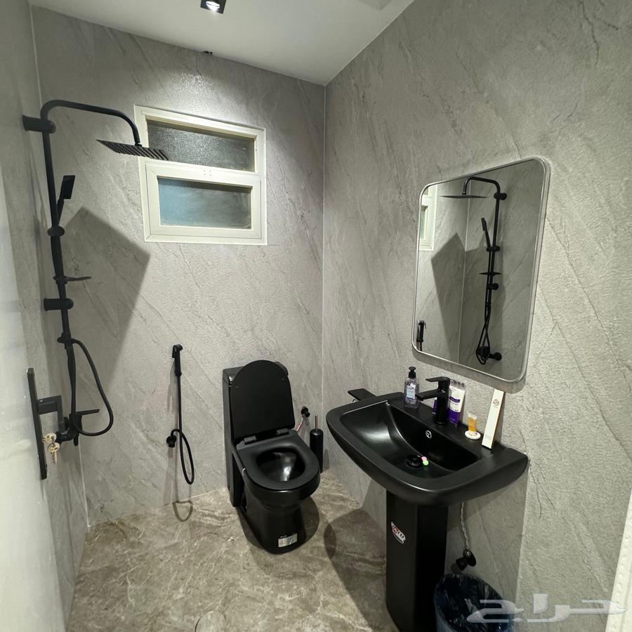 ادوات صحية (مغسلة - كرسي ) نظيفة جدا64462841882754110