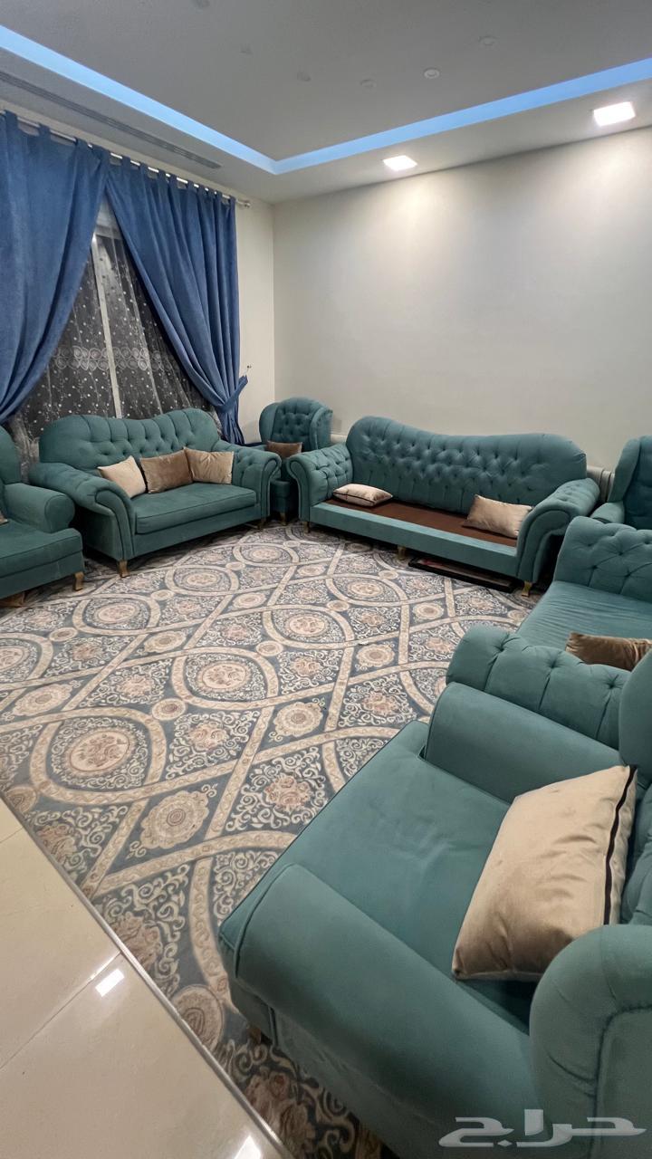 كنب كلاسيكي نضيف جد ا يكفي 14 شخص السعر قابل للمفاوضة64462349446017110