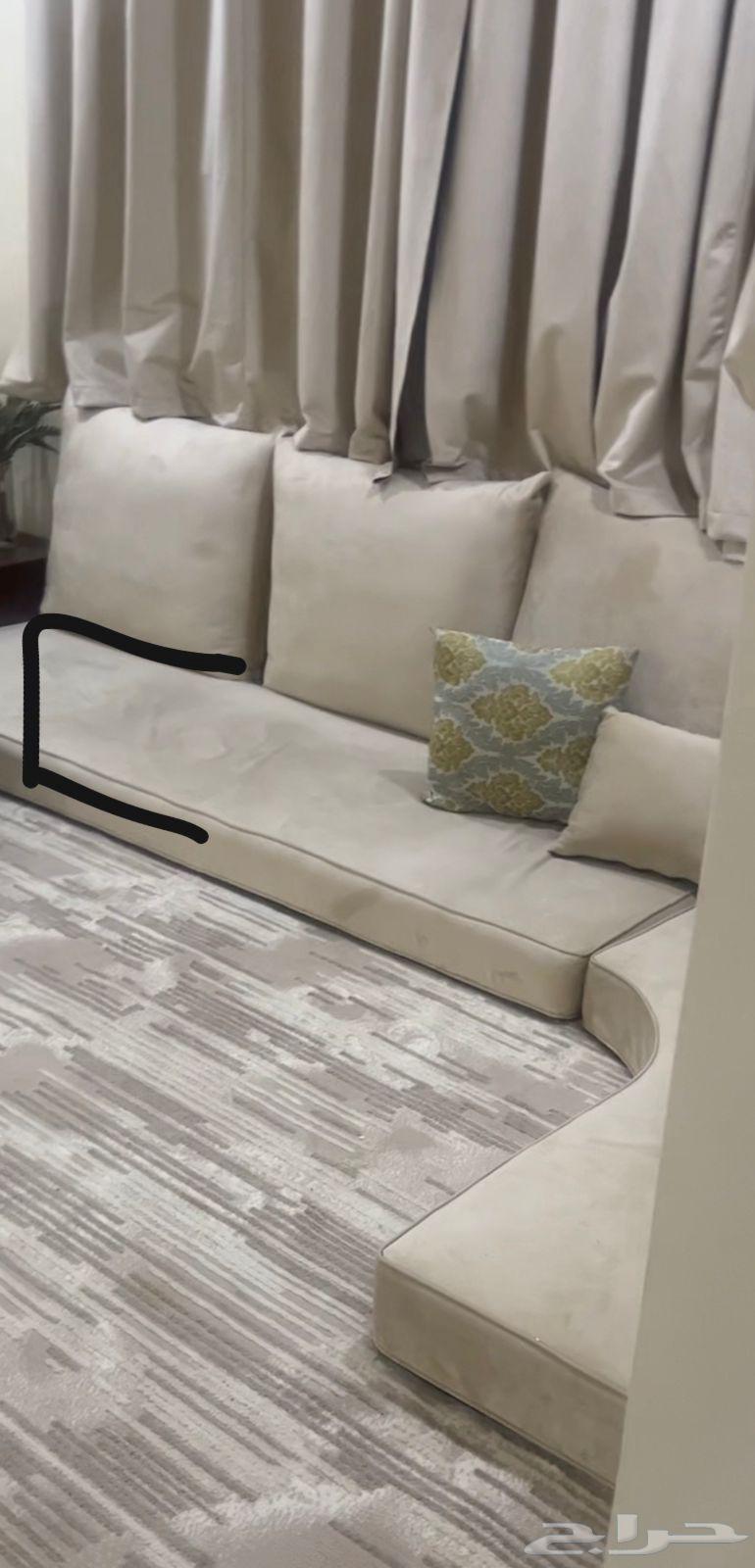 Floor seating64457514519299110