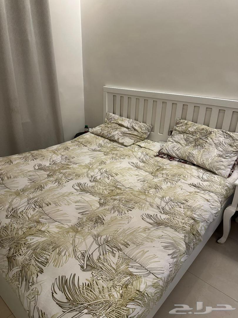 Double bed, wardrobe, and L-shaped chairs64463944772865110