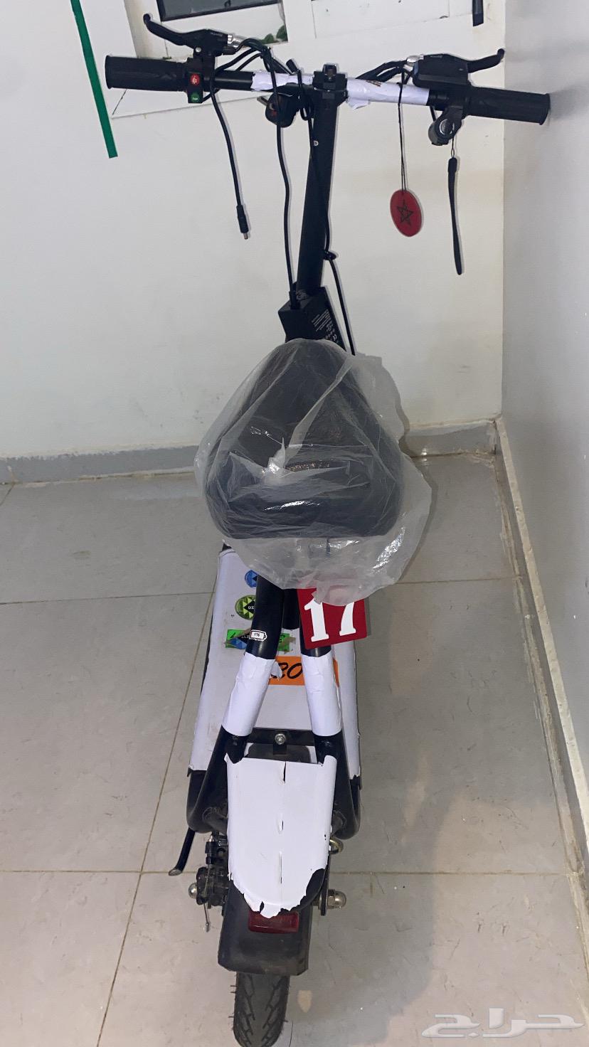 New scooter with basket, used for less than a month64457657353217113