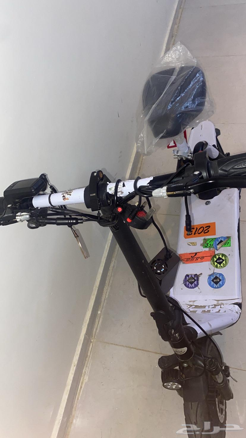 New scooter with basket, used for less than a month64457657353217112