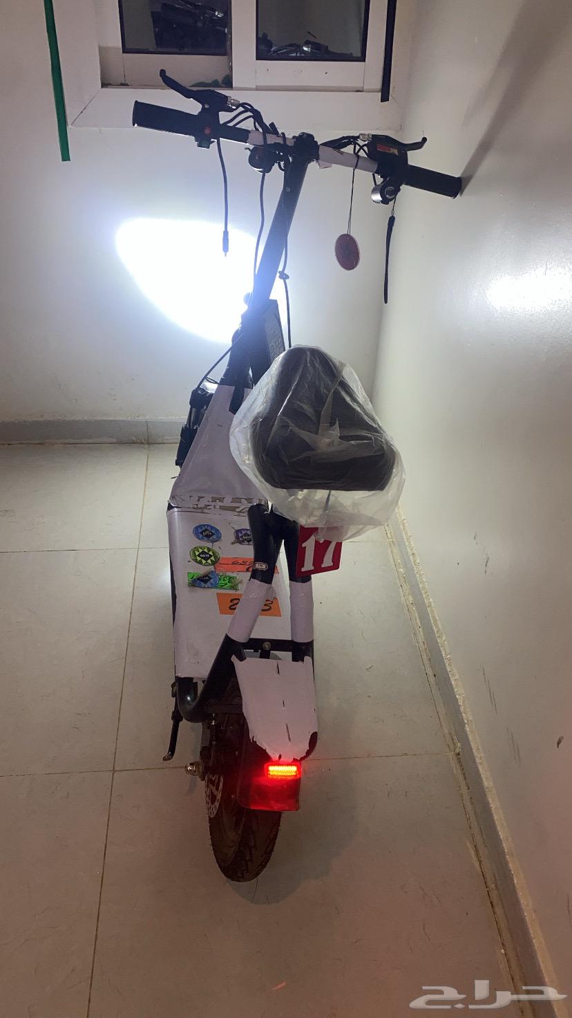 New scooter with basket, used for less than a month64457657353217111