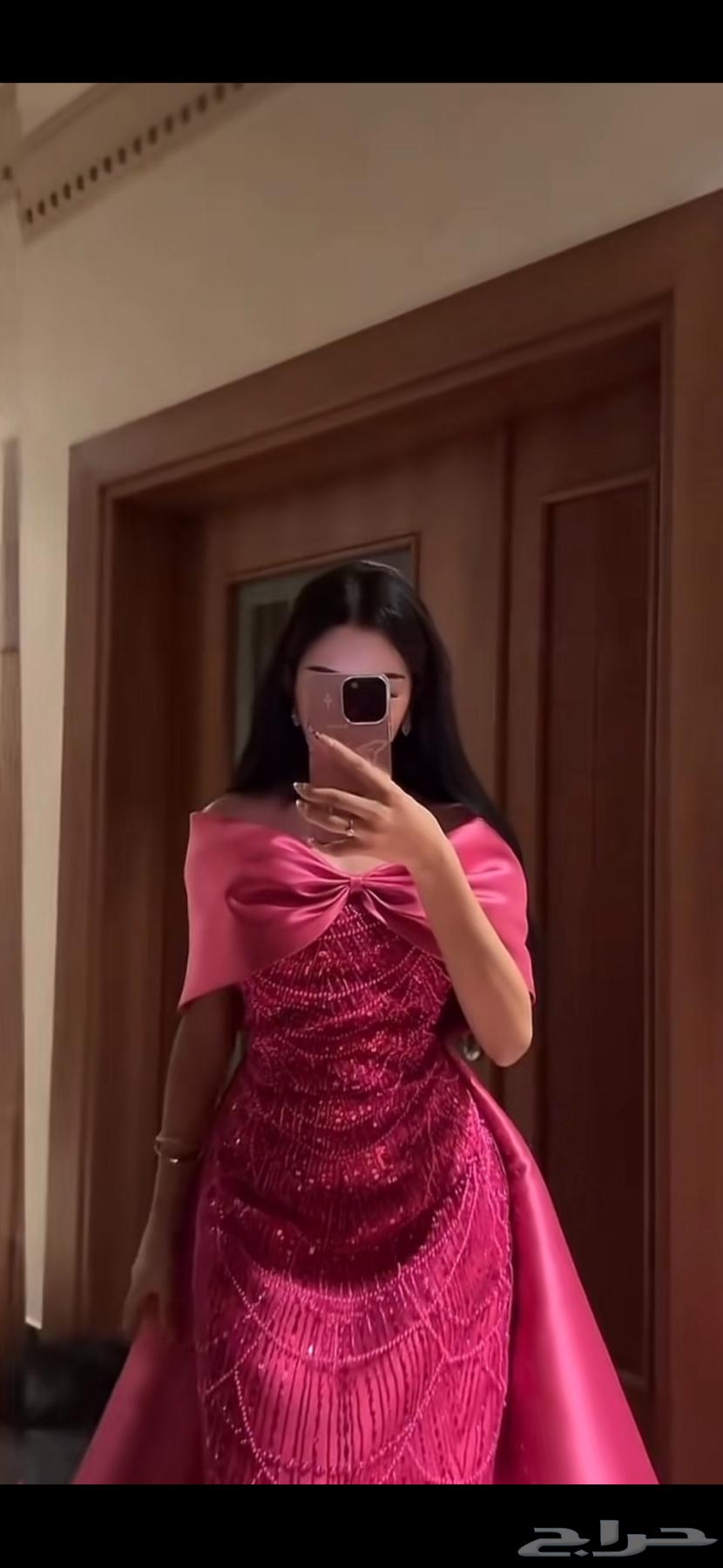 فستان وردي فيونكه وله ذيل من المصممه شوق 49ريال64459898904322110