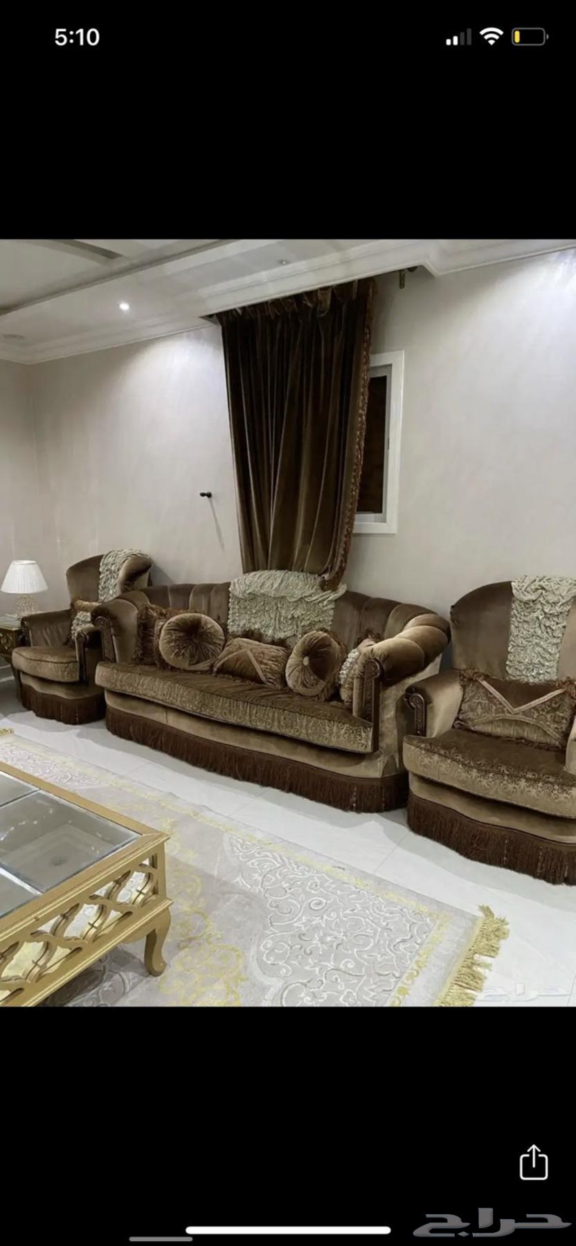 A clean majlis with tables64460393164418110