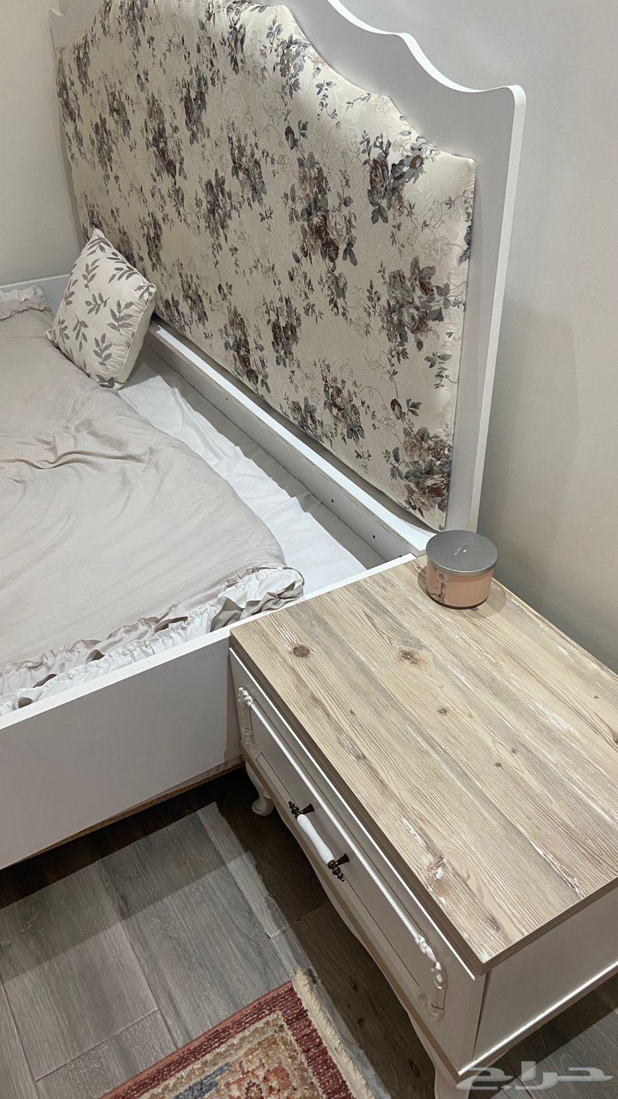 King size bed 180 x 2 with its own dresser, price on offer64461214331779110