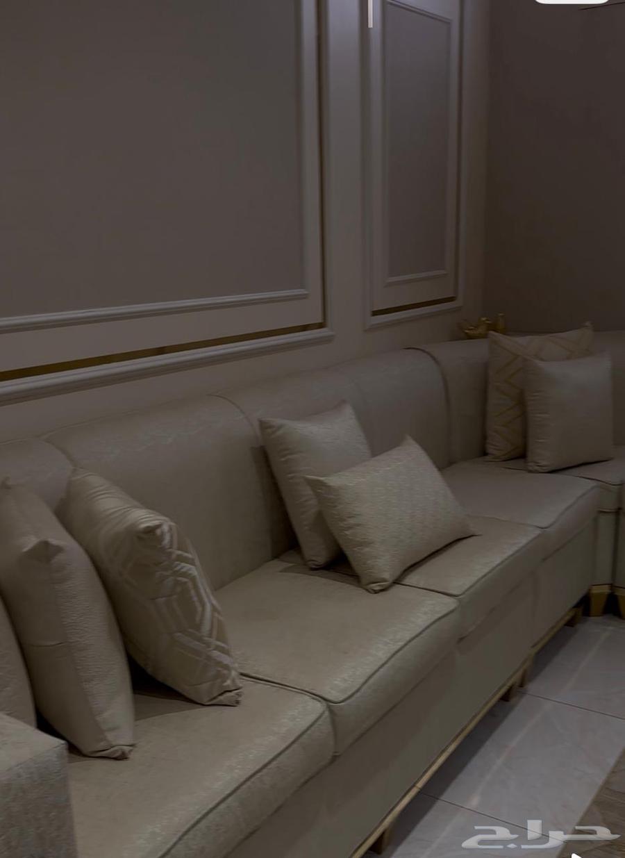 كنب وطاوله للبيع64461117835267111