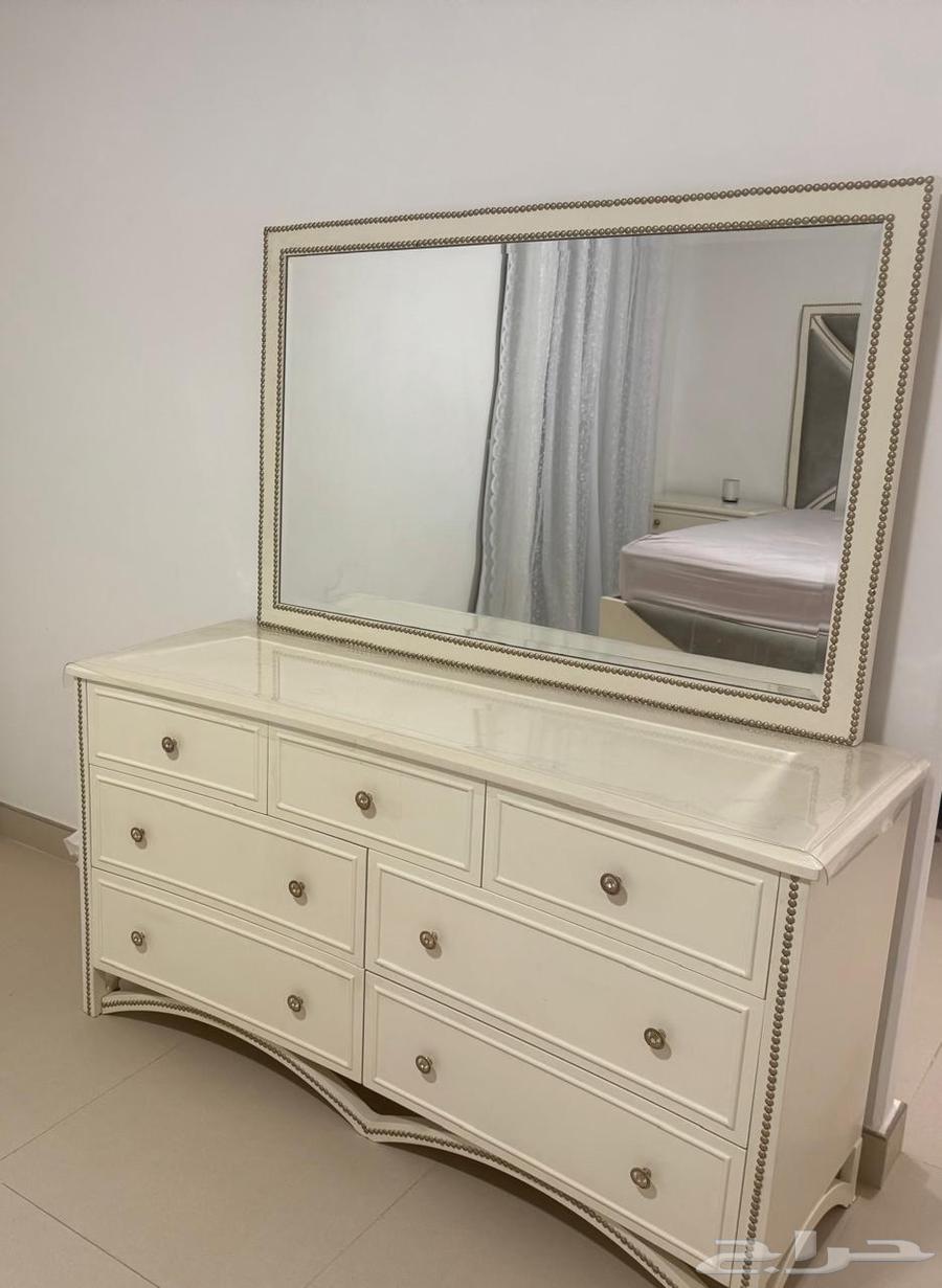 غرفة نوم رئيسيه حاله ممتازه من مفروشات المطلق سبب البيع الن64457514544641114