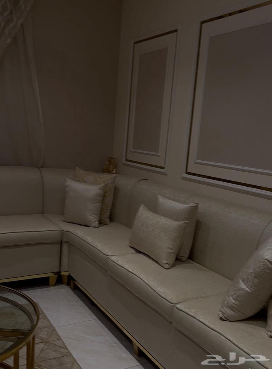 كنب وطاوله للبيع64461117835267110