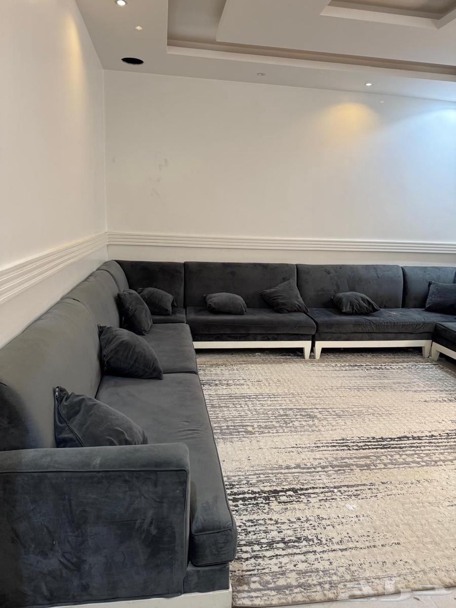 Excellent condition sofa with minimal use64458886373251111