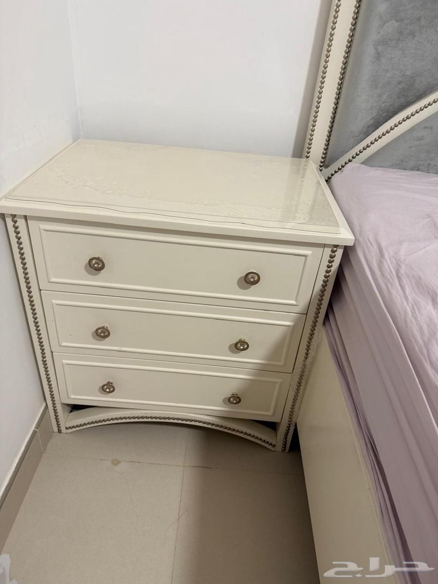 غرفة نوم رئيسيه حاله ممتازه من مفروشات المطلق سبب البيع الن64457514544641113