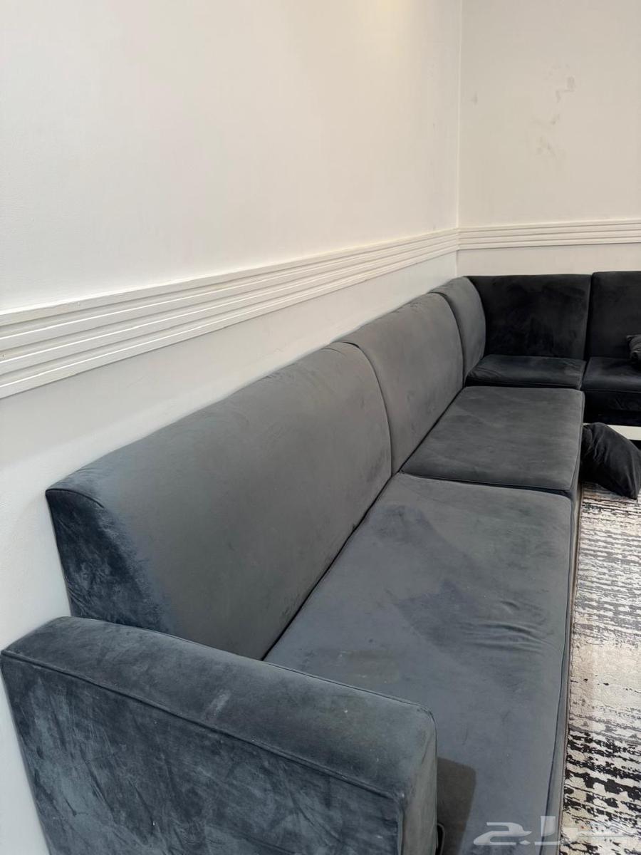 Excellent condition sofa with minimal use64458886373251110