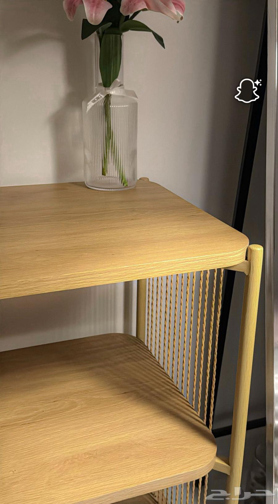 طاولة خشب أنيقة وعصرية تزين أي ركن في البيت64458423914114110