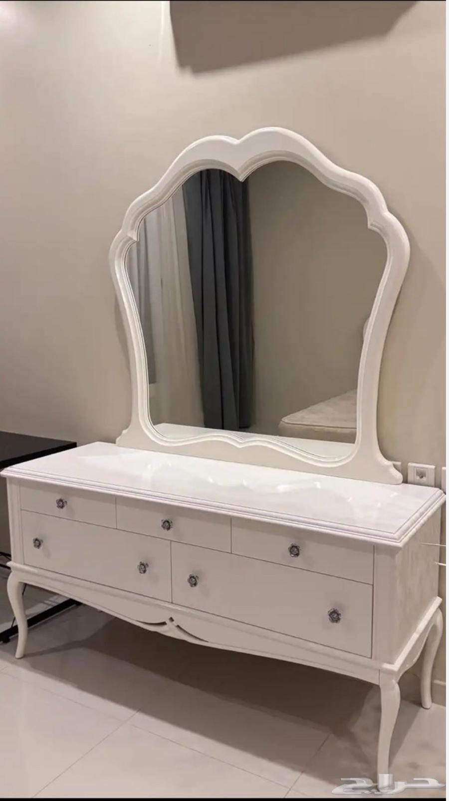 تسريحه وسرير بمرتبه شبه جديده64470704233091110