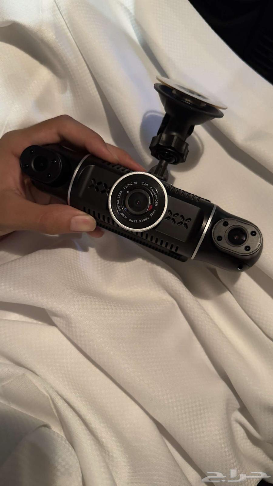 اربع كاميرات وحده اماميه ثنتين داخليه تقدر تحكم فيها وحدة64468920446209113